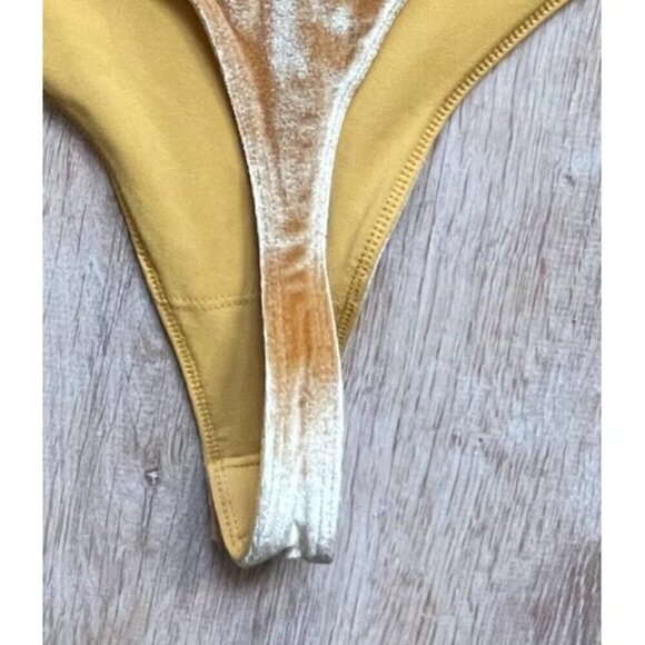 Fabletics Womens Mustard Velour Off One Shoulder Bodysuit Medium - Picture 8 of 9